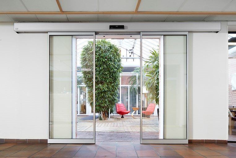 Assa Abloy SL500 ukseautomaatika komplekt liuguksele Palmett Lukud