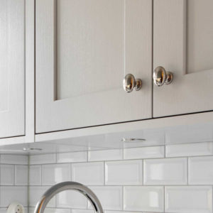 Beslag Design mööblinupp 401 nikeldatud Palmett Lukud