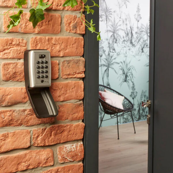 Master Lock 5423 seinale kinnitatav võtmekarp 12-kohalise koodiga Palmett Lukud