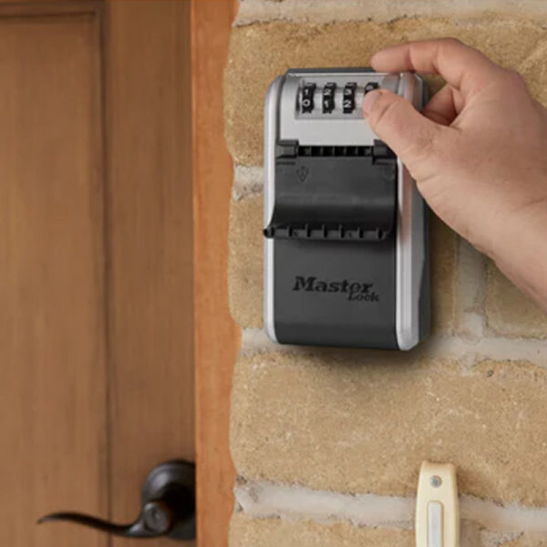Master Lock 5481 seinale kinnitatav võtmekarp Palmett Lukud